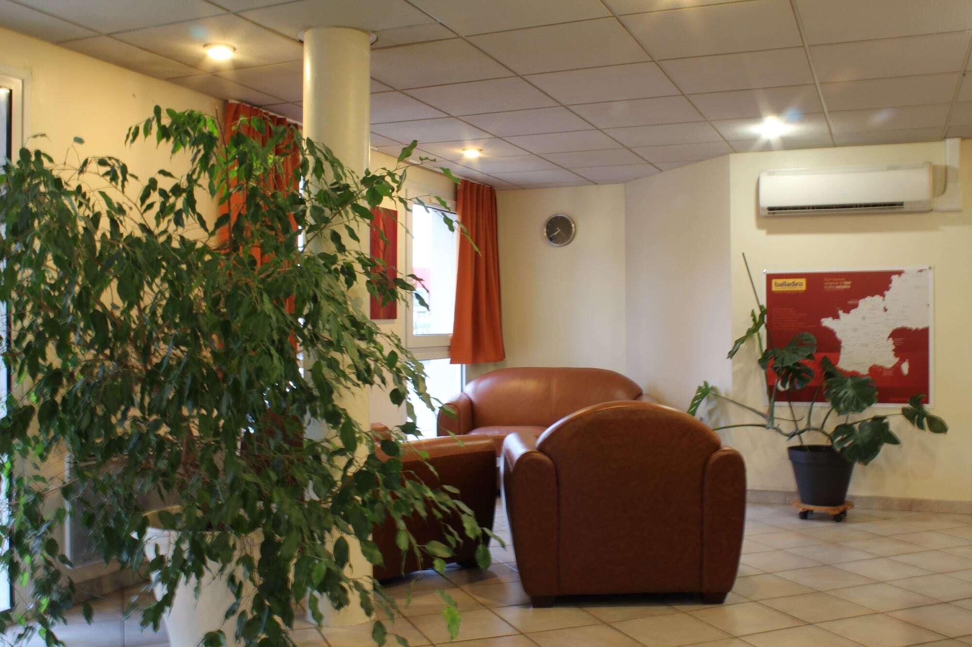 Kyriad Direct Agen Castelculier Exterior photo