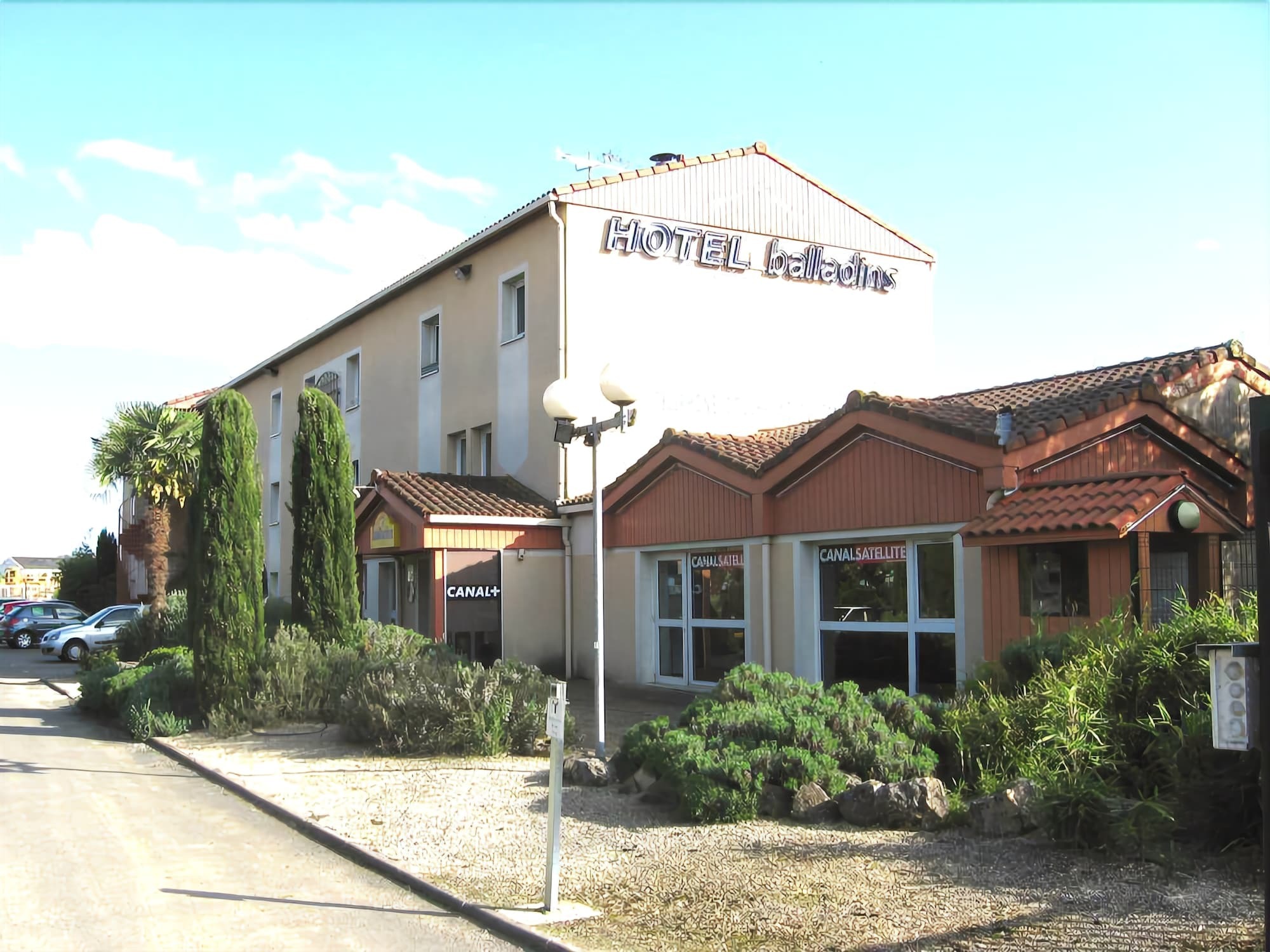 Kyriad Direct Agen Castelculier Exterior photo
